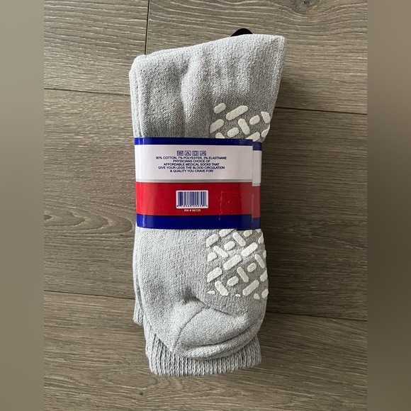 NWT Diabetic 3 Pack Slip Resistant Socks in Gray Size Large - Picture 3 of 4